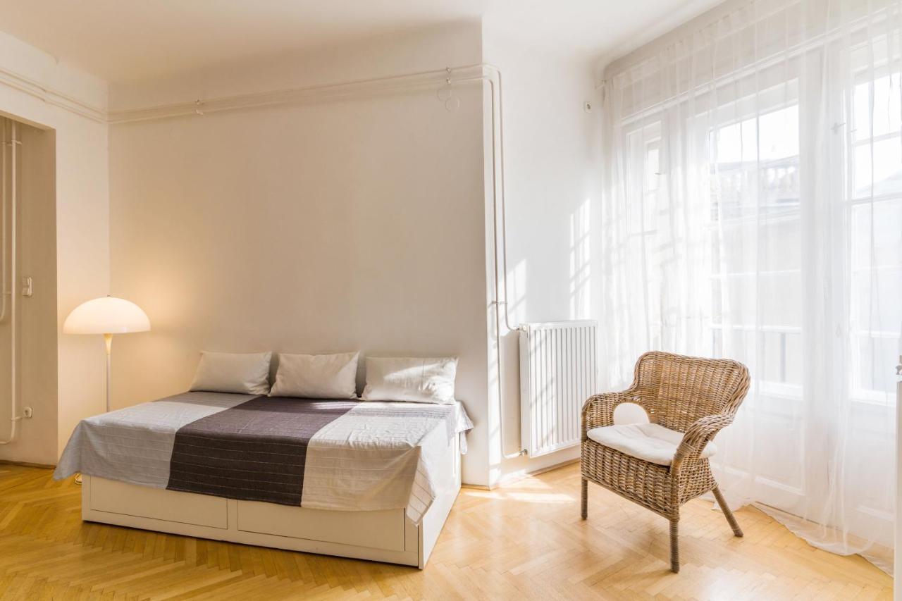 בודפשט Klauzal Apartment W/3 Bedrooms, French Balcony מראה חיצוני תמונה