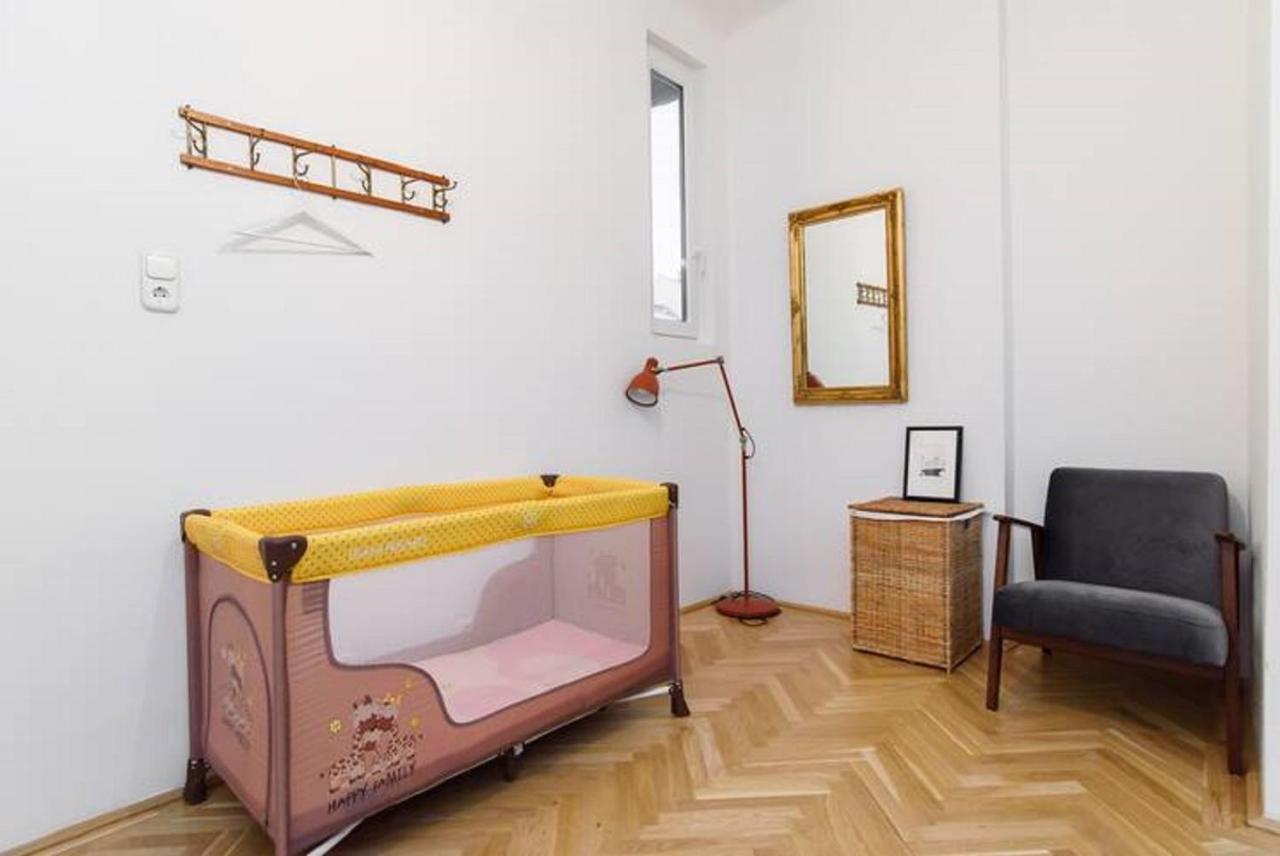 בודפשט Klauzal Apartment W/3 Bedrooms, French Balcony מראה חיצוני תמונה