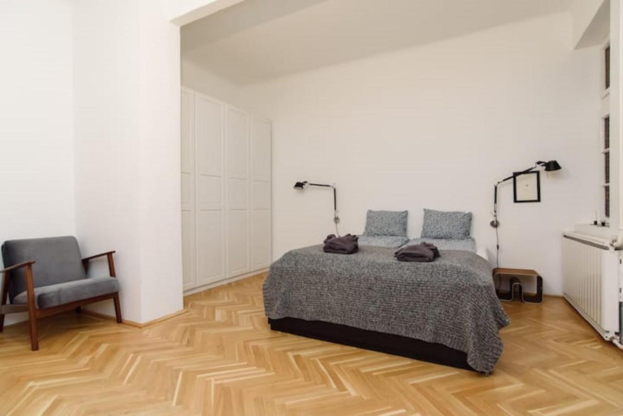בודפשט Klauzal Apartment W/3 Bedrooms, French Balcony מראה חיצוני תמונה