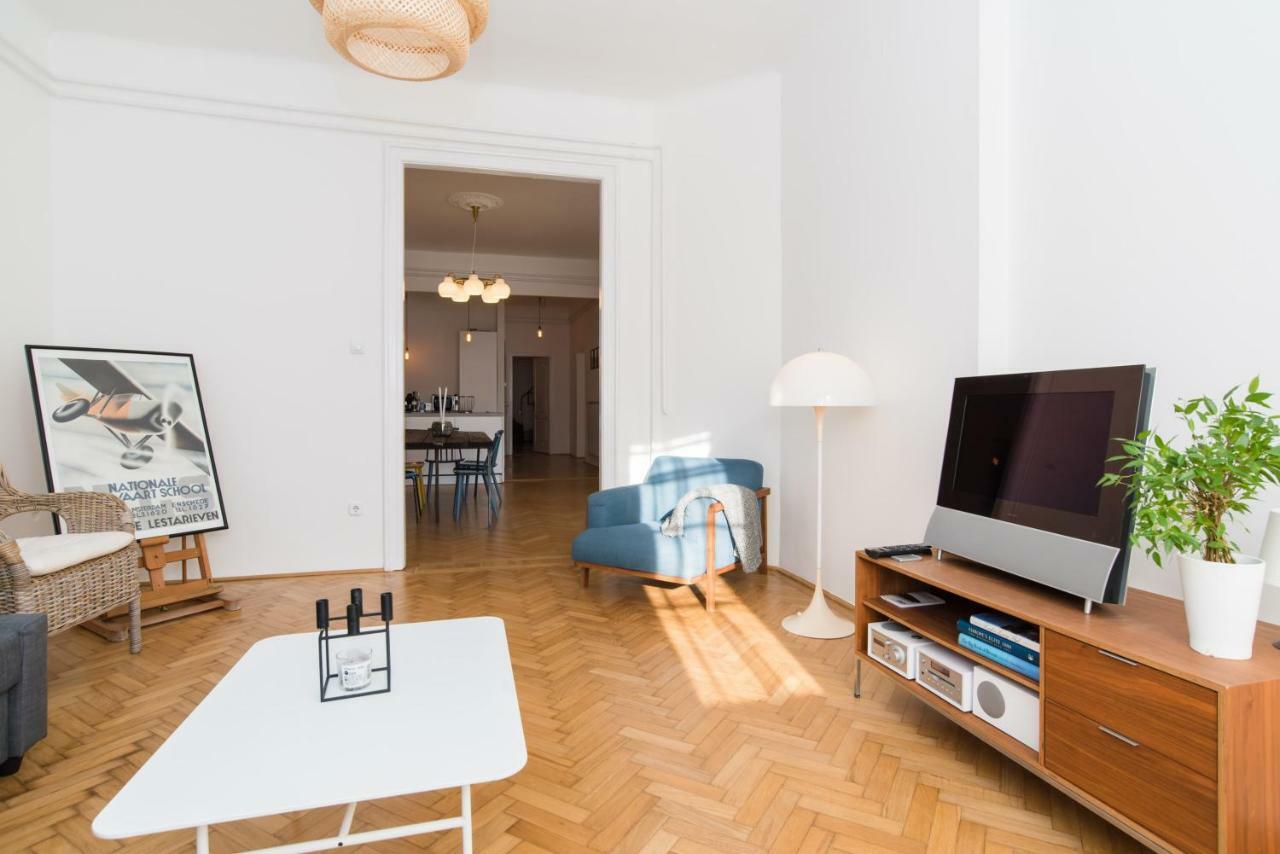 בודפשט Klauzal Apartment W/3 Bedrooms, French Balcony מראה חיצוני תמונה